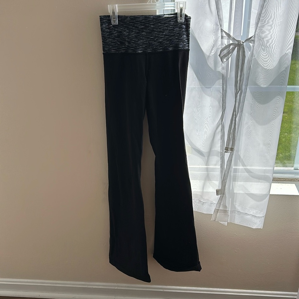 Lululemon Flare Size 0 (worn twice no pilling)